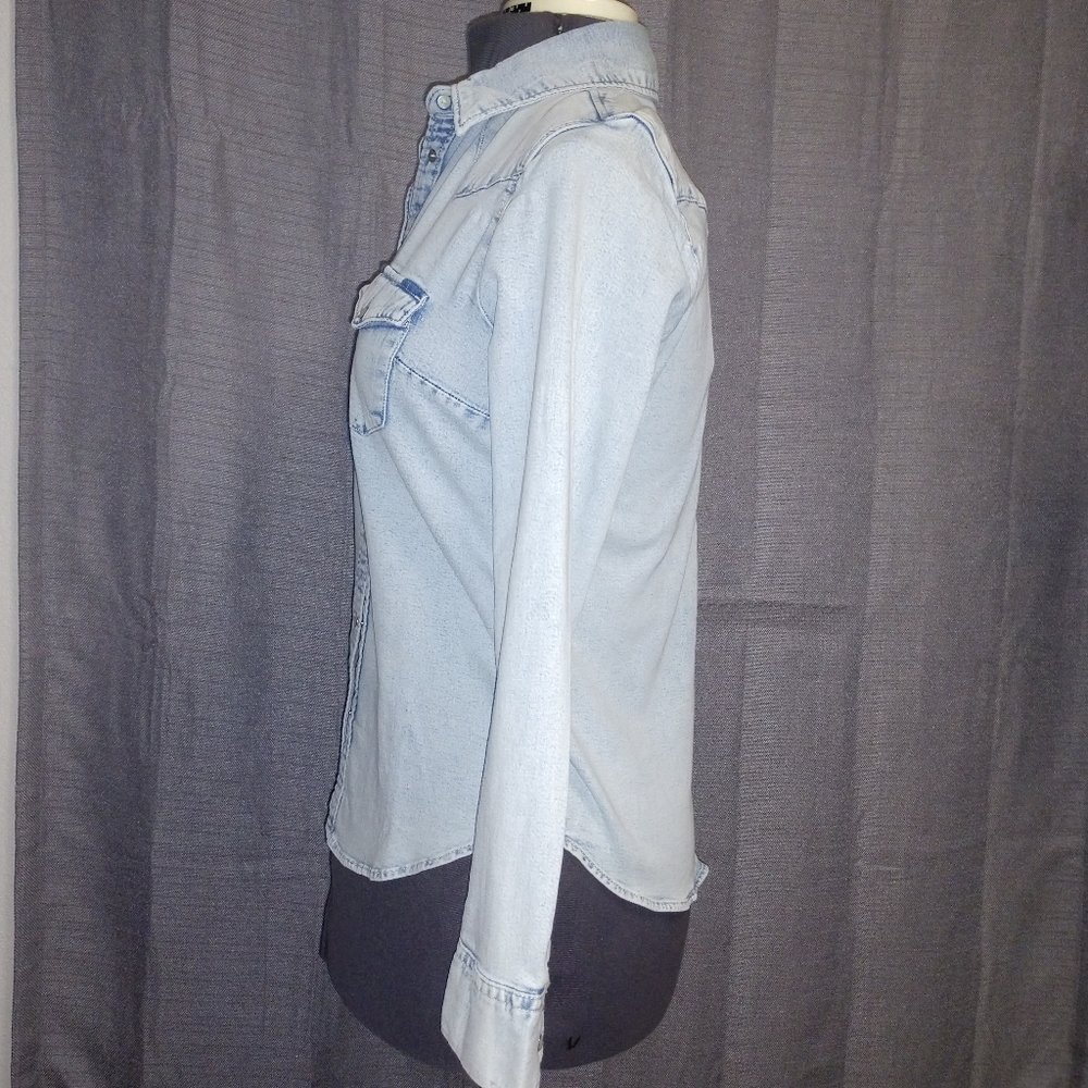 Levi's jean jacket. - Picture 3 of 13